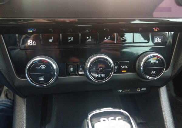 Skoda Octavia cena 73500 przebieg: 173600, rok produkcji 2017 z Białystok małe 407